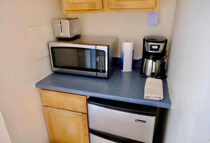 Standard Room, The Landings Inn And Cottages At Old Orchard Beach