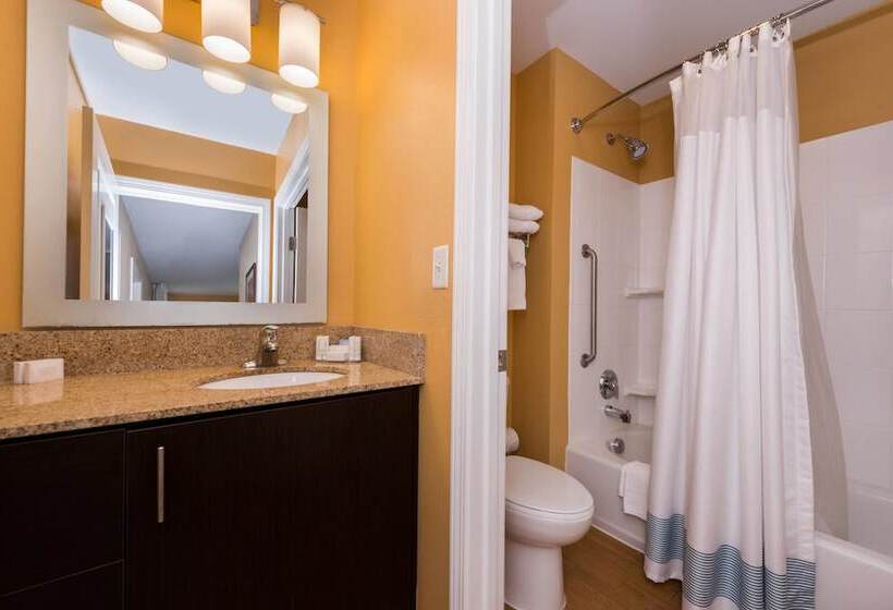 2 Bedroom Suite, Towneplace Suites By Marriott Huntington