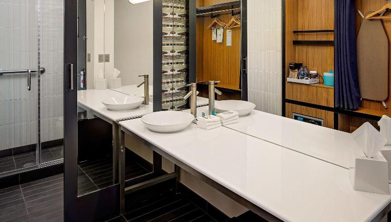 اتاق استاندارد با تخت بزرگ, Aloft Chapel Hill