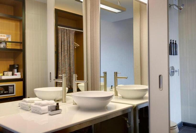 اتاق استاندارد, Aloft Hotel Milwaukee Downtown