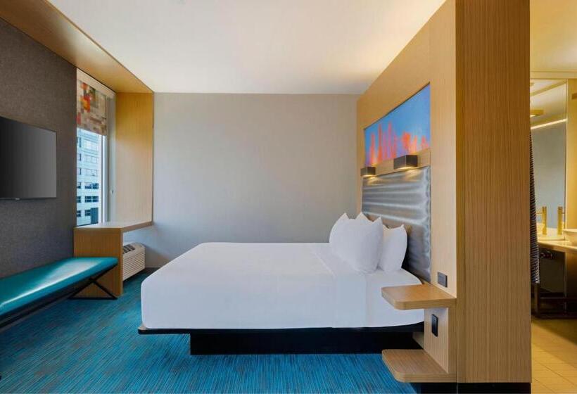 اتاق استاندارد با تخت بزرگ برای معلولان, Aloft Hotel Milwaukee Downtown