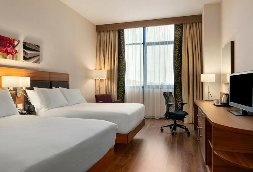 Habitación Familiar, Hilton Garden Inn Sevilla