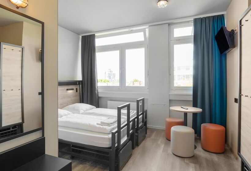اتاق استاندارد یک نفره, a&o Frankfurt Galluswarte