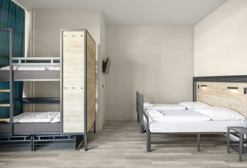 Standard Quadruple Room, A&o Frankfurt Galluswarte