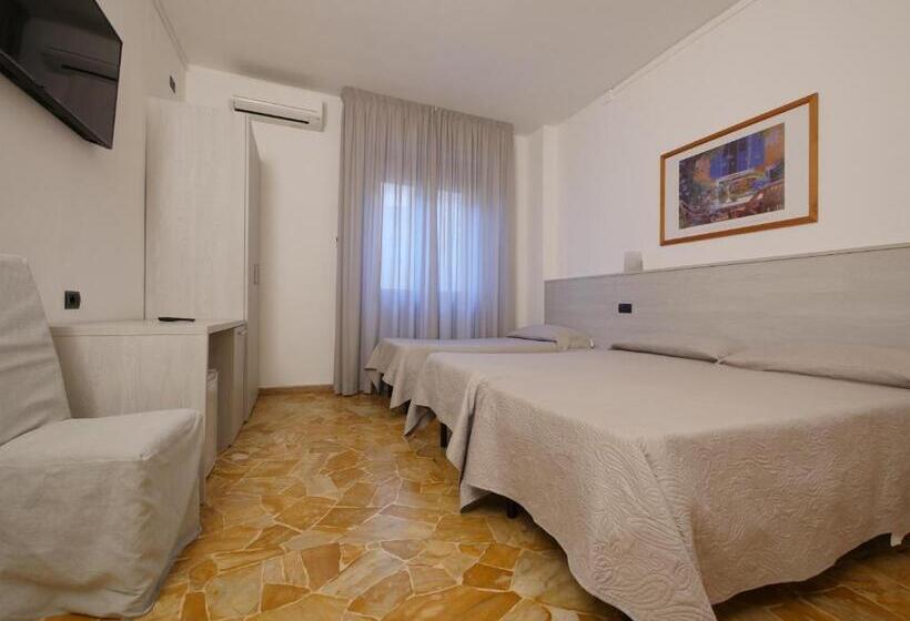 Standard Triple Room, Careggi