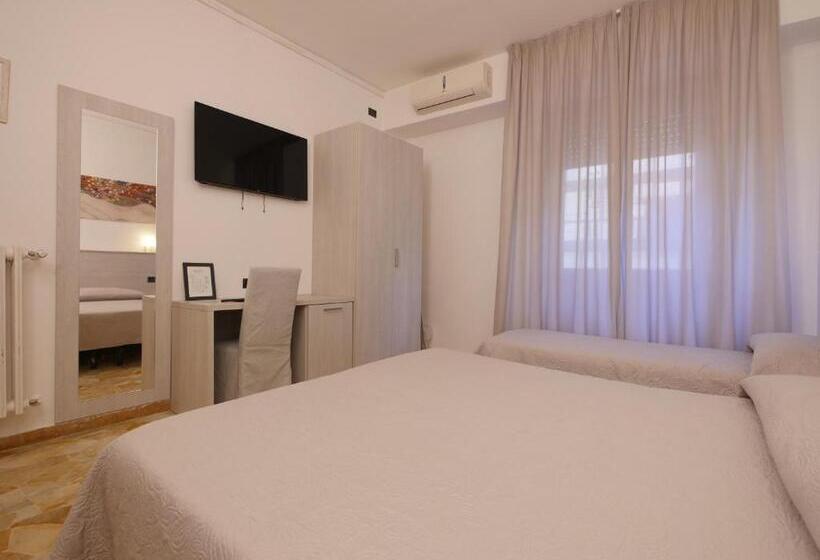 Standard Triple Room, Careggi