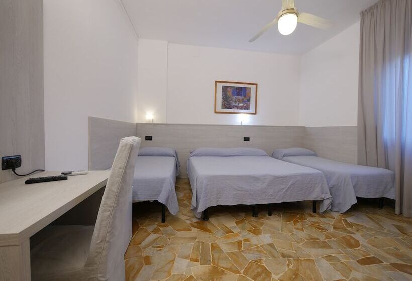 Standard Quadruple Room, Careggi