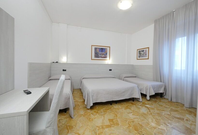 Standard Quadruple Room, Careggi