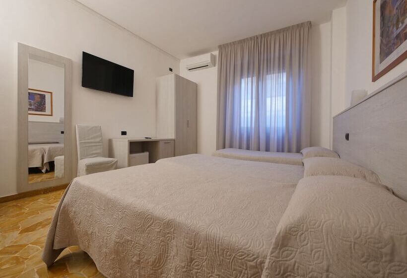اتاق استاندارد سه نفره, Careggi