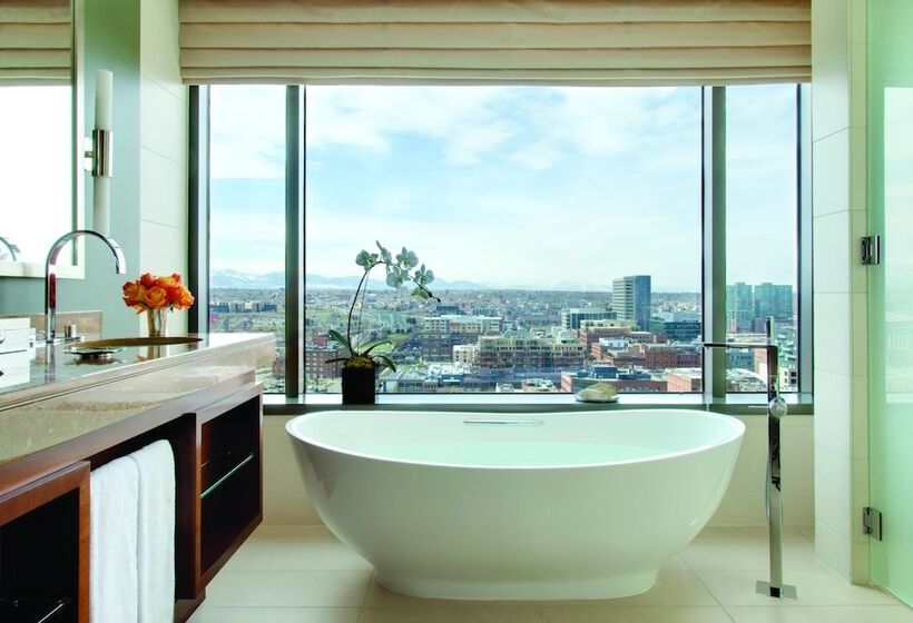 استودیوی پریمیوم, Four Seasons Hotel Denver