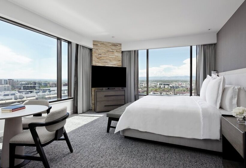 استودیوی پریمیوم, Four Seasons Hotel Denver