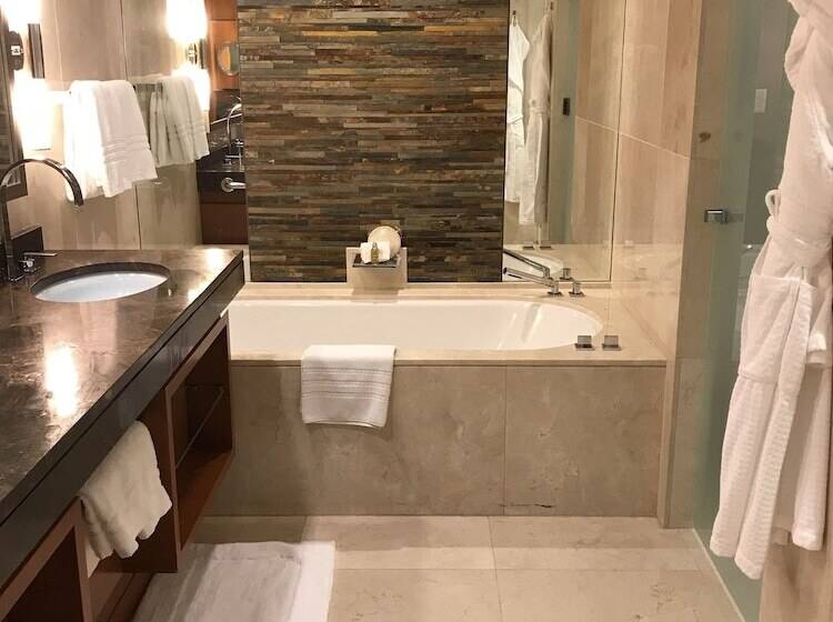 سوئیت برای معلولان, Four Seasons Hotel Denver