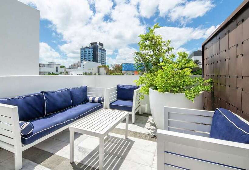 اتاق استاندارد با تخت بزرگ, Gale South Beach, Curio Collection By Hilton