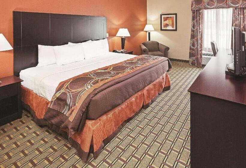 اتاق استاندارد با تخت بزرگ برای معلولان, La Quinta Inn & Suites By Wyndham Mcalester