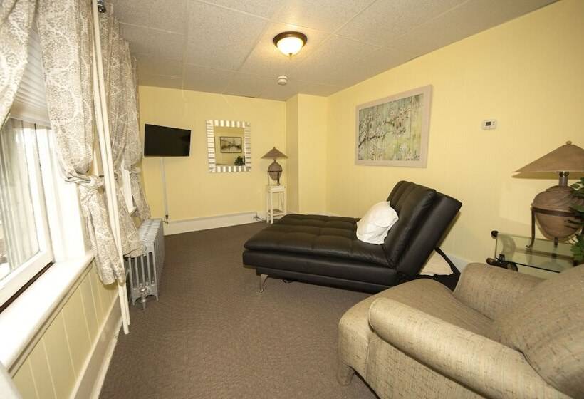 1 Bedroom Apartment, Simmons Motel And Suites