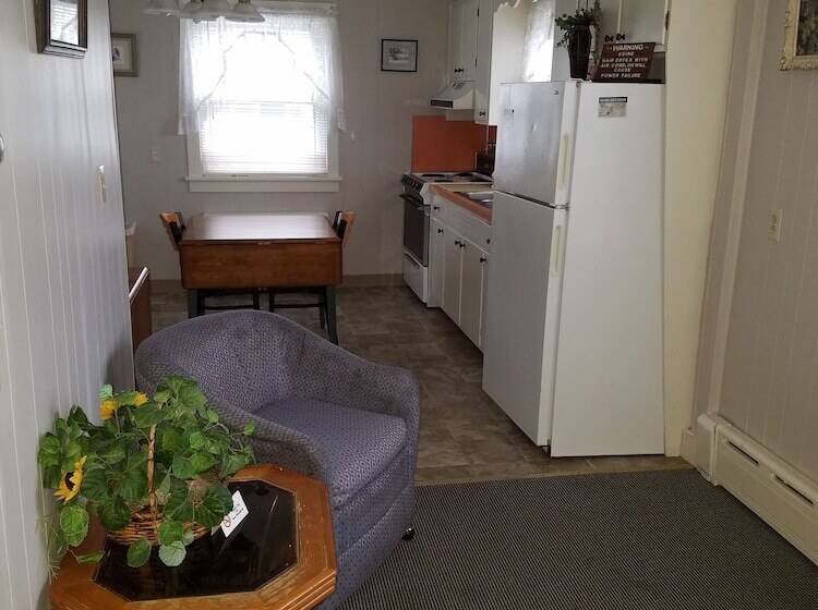 1 Bedroom Apartment, Simmons Motel And Suites