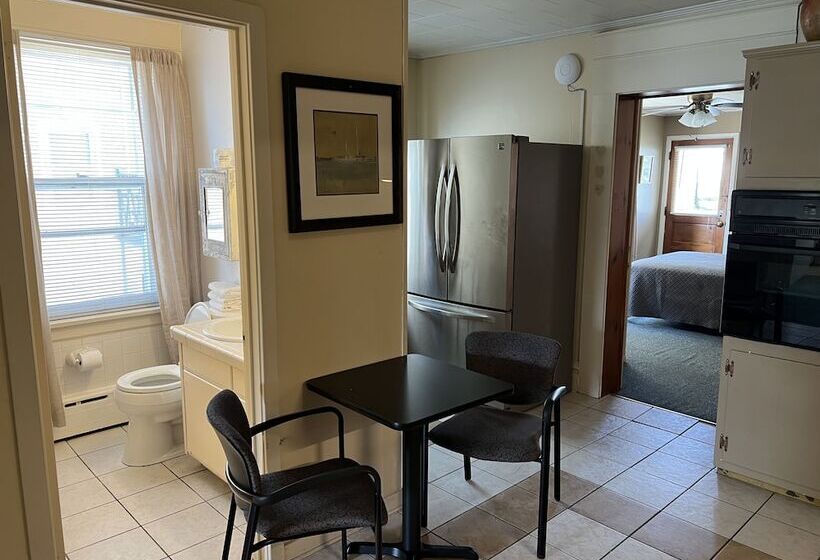 1 Bedroom Apartment, Simmons Motel And Suites