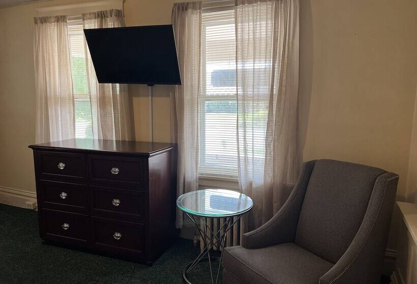 1 Bedroom Apartment, Simmons Motel And Suites