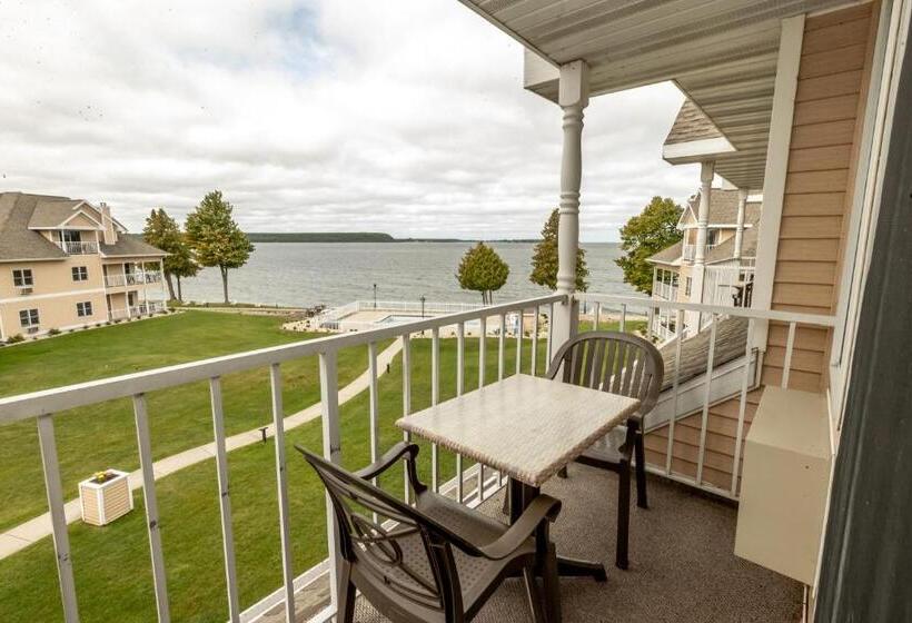 سوییت, Westwood Shores Waterfront Resort