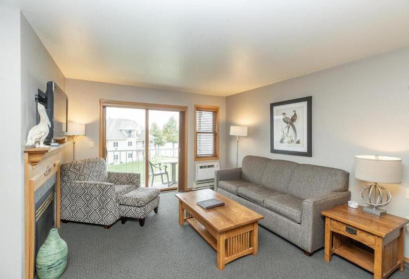 سوییت, Westwood Shores Waterfront Resort