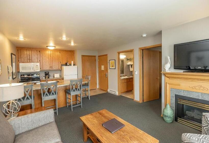 سوییت, Westwood Shores Waterfront Resort