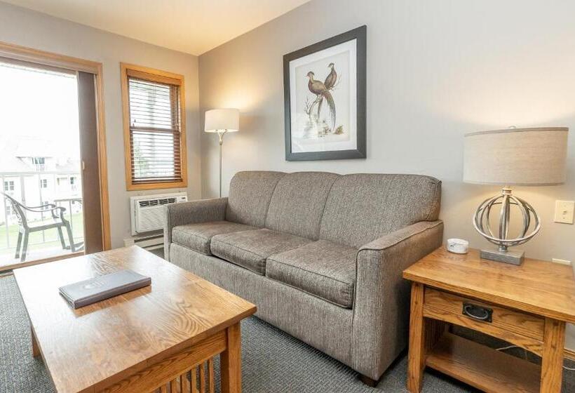 سوئیت پریمیوم, Westwood Shores Waterfront Resort