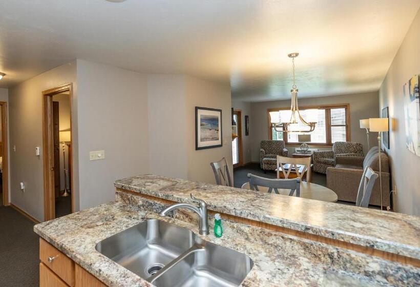 سوئیت پریمیوم 2 خوابه, Westwood Shores Waterfront Resort