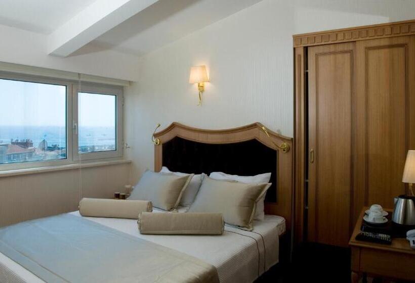 آپارتمان یک خوابه با دری مشترک که هال را جدا می کند., Aprilis Hotel   Special Category