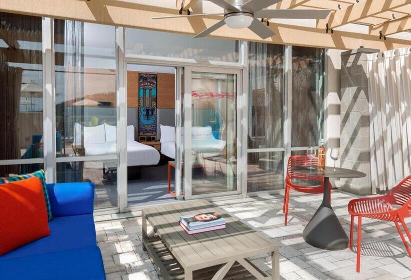 اتاق استاندارد با تخت دو نفره بزرگ, Aloft Asheville Downtown