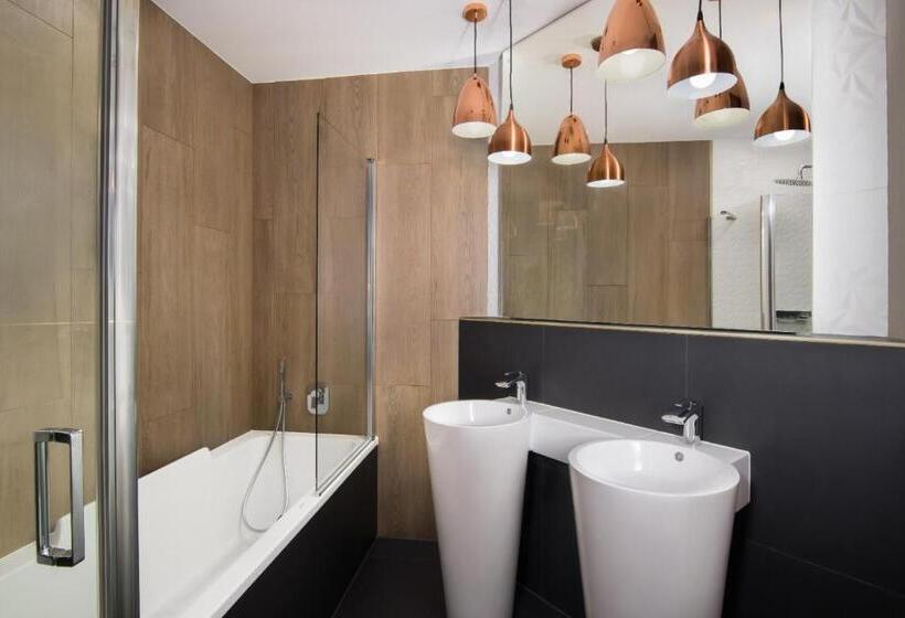带大床的套房, Seepark Hotel Murten