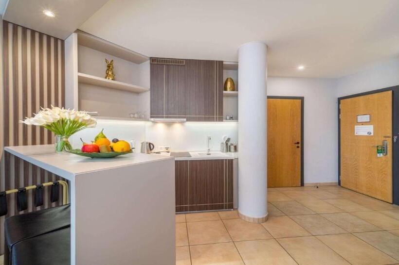 带大床的套房, Seepark Hotel Murten