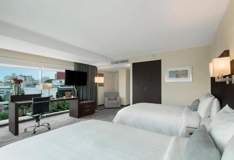 Deluxe Room, Novit