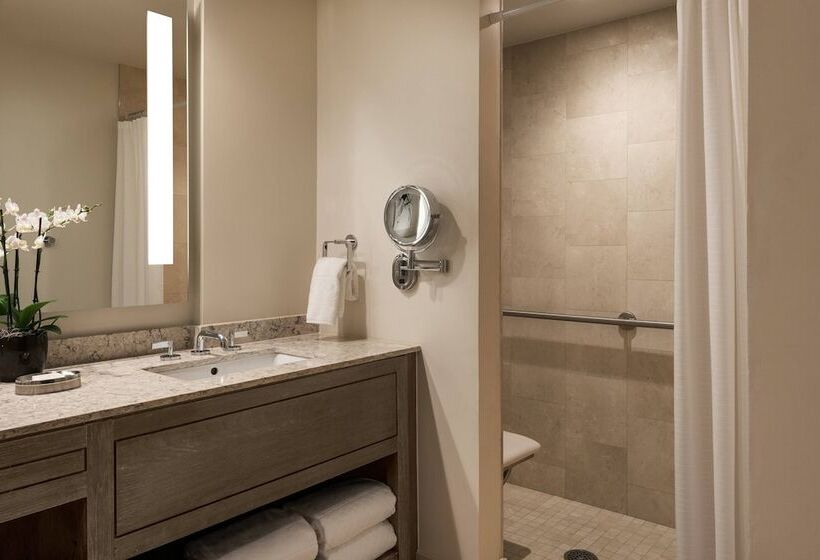 سوئیت با چشم‌انداز زمین گلف, The Canyon Suites At The Phoenician, A Luxury Collection Resort, Scottsdale
