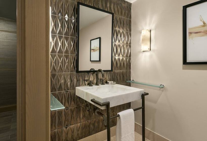 سوئیت با چشم‌انداز زمین گلف, The Canyon Suites At The Phoenician, A Luxury Collection Resort, Scottsdale