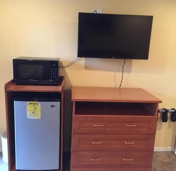 Standard Room with Kitchen, Bayshore Inn Ventura