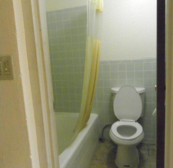 اتاق لوکس, Guest Inn Rogers