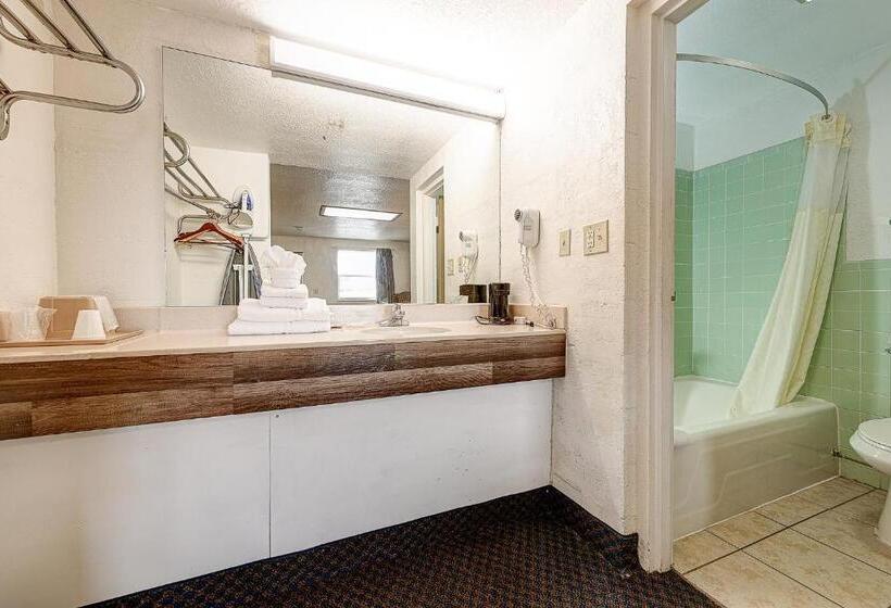 اتاق لوکس با تخت بزرگ, Guest Inn Rogers