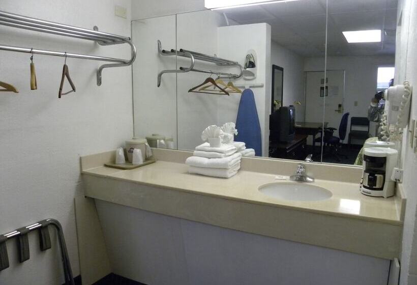 اتاق لوکس, Guest Inn Rogers