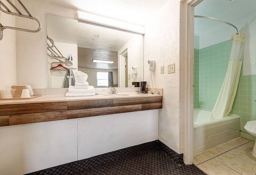 اتاق لوکس, Guest Inn Rogers
