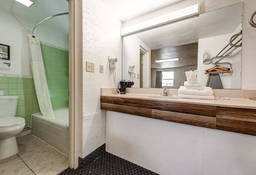 اتاق لوکس, Guest Inn Rogers