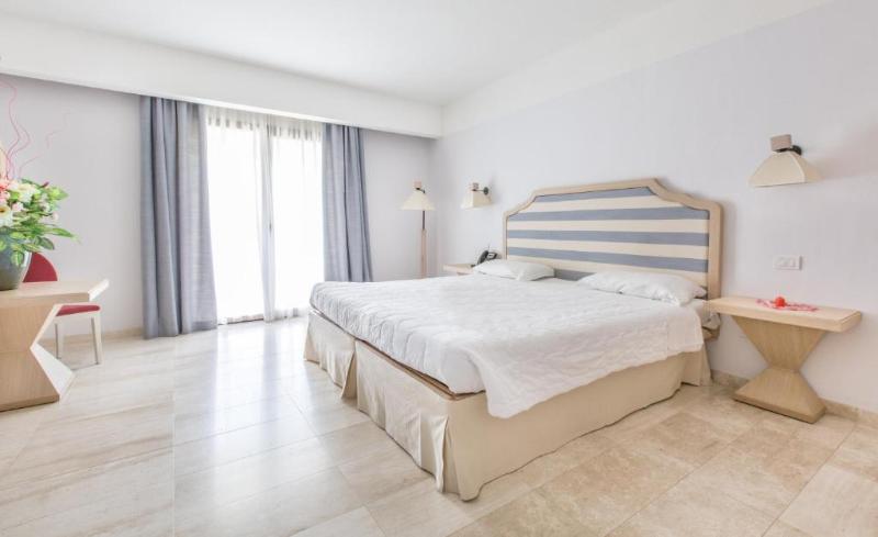 اتاق راحتی سه تخته, Grande Baia Resort & Spa