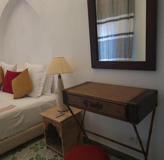 سوییت جونیور, Riad Swaka