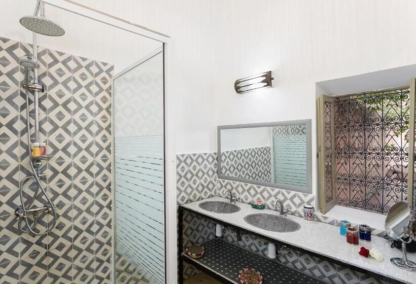 سوئیت جونیور خانوادگی, Riad Swaka
