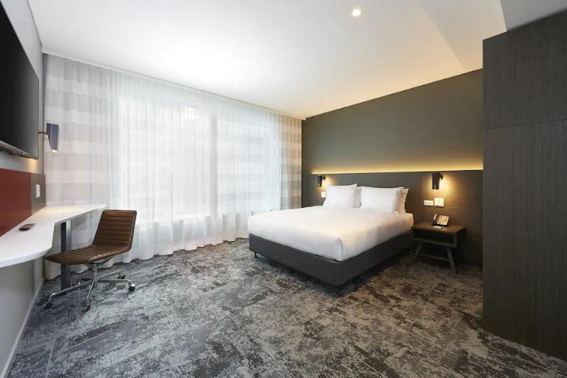 اتاق استاندارد با تخت دو نفره بزرگ برای معلولان, Holiday Inn Express Melbourne Little Collins