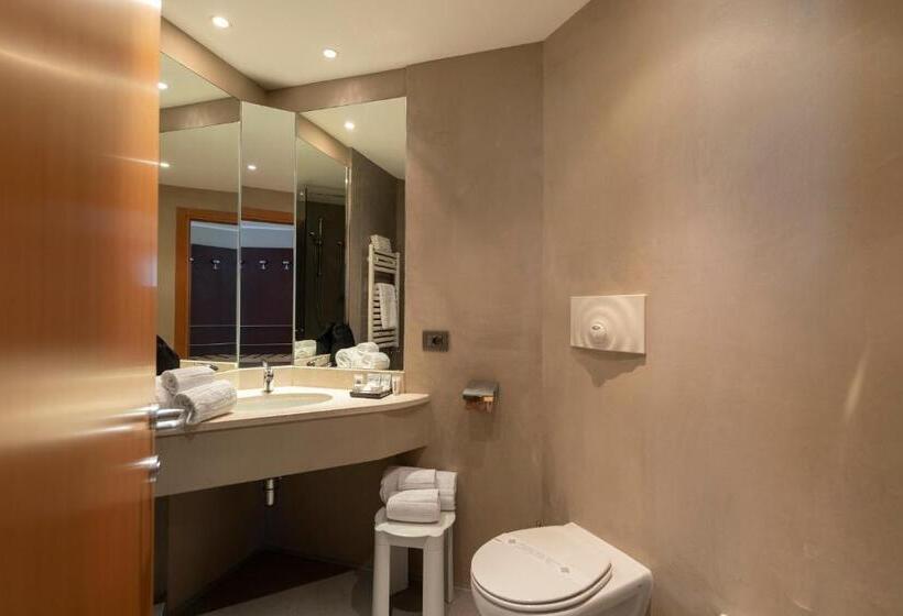 اتاق خانوادگی تودرتو, Airporthotel Verona Congress & Relax