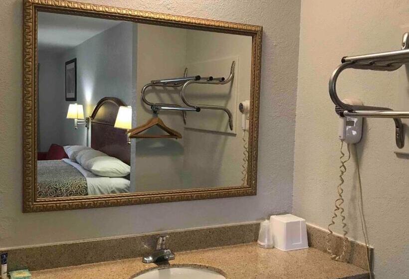 اتاق استاندارد با تخت بزرگ, Walnut Inn   Checotah
