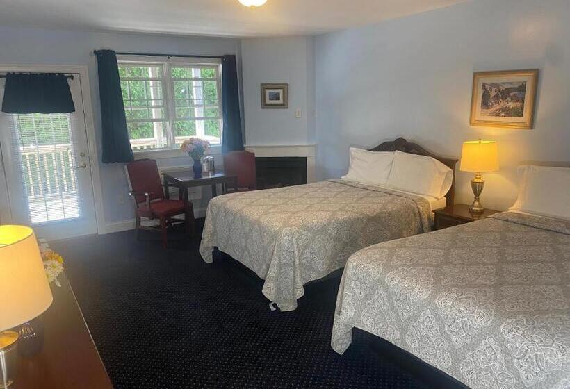 Deluxe Room with Balcony, Taber Inn