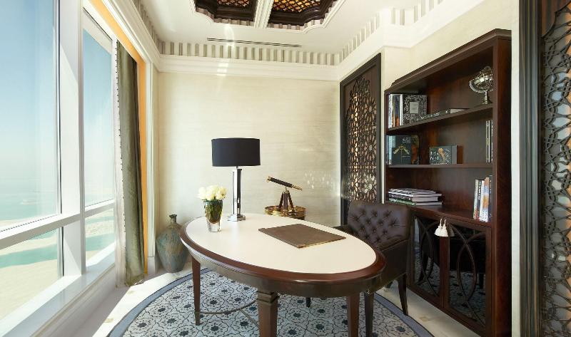 سوئیت با تخت بزرگ, The St. Regis Abu Dhabi