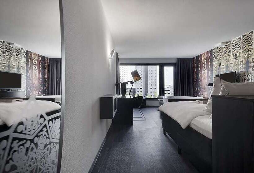キングサイズベッドのスタンダードルーム, Mainport Hotel Rotterdam, A Hilton Affiliate