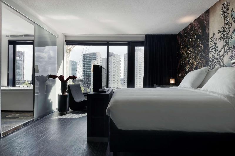 キングサイズベッドのスタンダードルーム, Mainport Hotel Rotterdam, A Hilton Affiliate